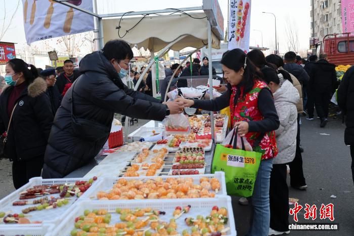 山东临沂：民众畅游曹洼大集