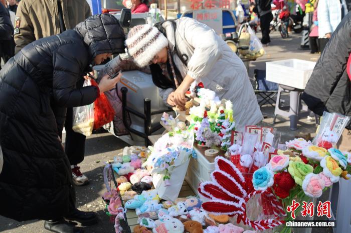 山东临沂：民众畅游曹洼大集