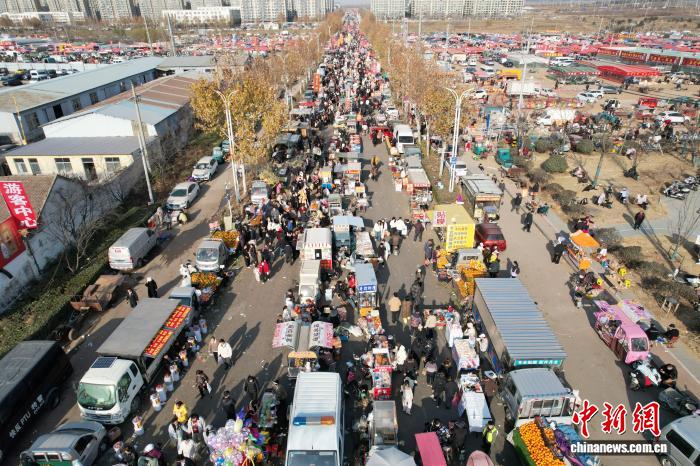 山东临沂：民众畅游曹洼大集