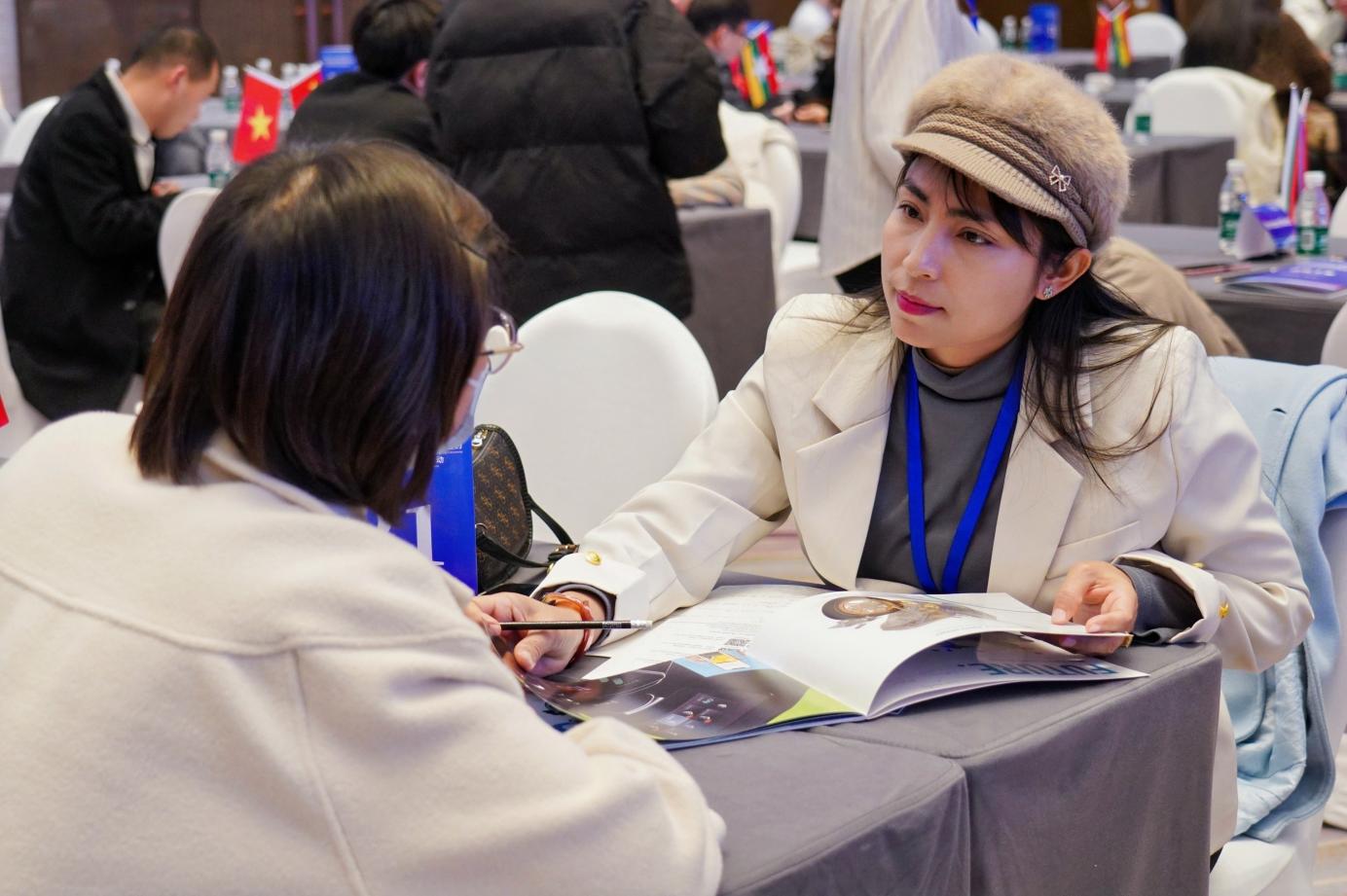 无锡锡山区安镇街道：产业链党建激活电动车出海“红色引擎”