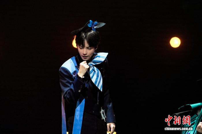 饶晓志话剧《趁世界还年青》北京首演 探讨人性与情感困境