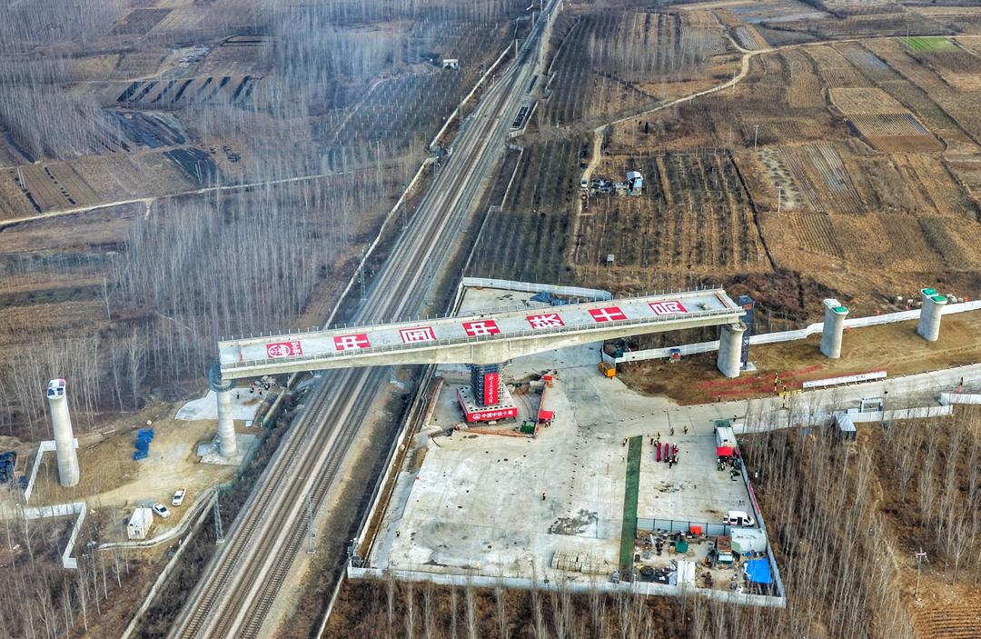 潍宿高铁潍坊至日照段首座T构转体成功 潍宿高铁潍坊至日照段首座T构转体成功