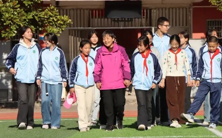 一门芬芳 香远益清 一门芬芳 香远益清