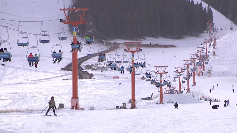 新华视点|乘冬而起 向雪而行——冰雪经济高质量发展新观察 新华视点|乘冬而起 向雪而行——冰雪经济高质量发展新观察