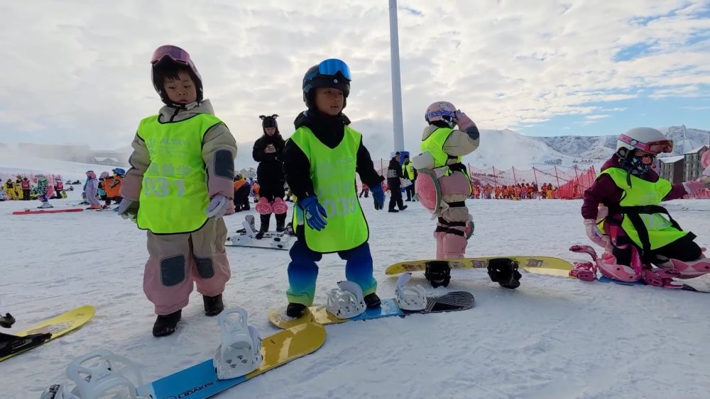 新华视点|乘冬而起 向雪而行——冰雪经济高质量发展新观察 新华视点|乘冬而起 向雪而行——冰雪经济高质量发展新观察
