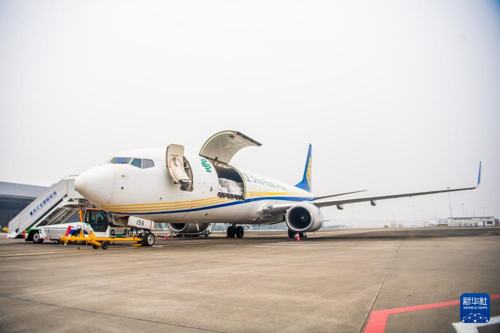 搭建中缅空中物流新通道 中国邮政“重庆至仰光”国际货邮航线首航