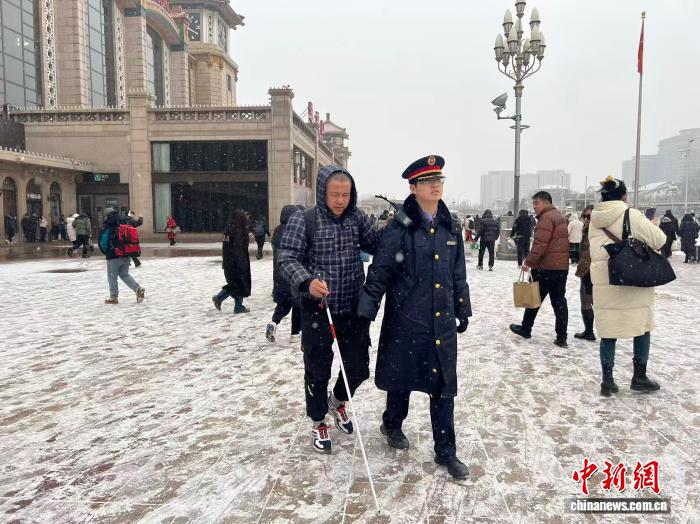 中国铁路北京局积极应对降雪天气保障旅客平安出行