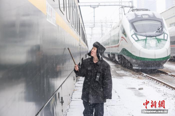 中国铁路北京局积极应对降雪天气保障旅客平安出行