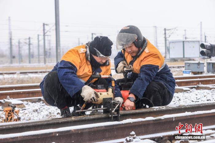 中国铁路北京局积极应对降雪天气保障旅客平安出行
