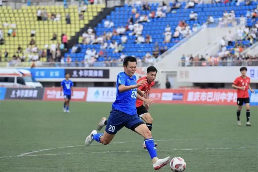 当教师站上渝超赛场，教育内涵与边界正被重新定义