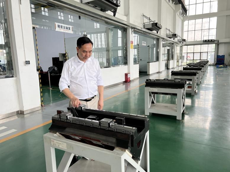 一辈子就干一件事！重庆匠人汪传宏深耕数控机床育新力