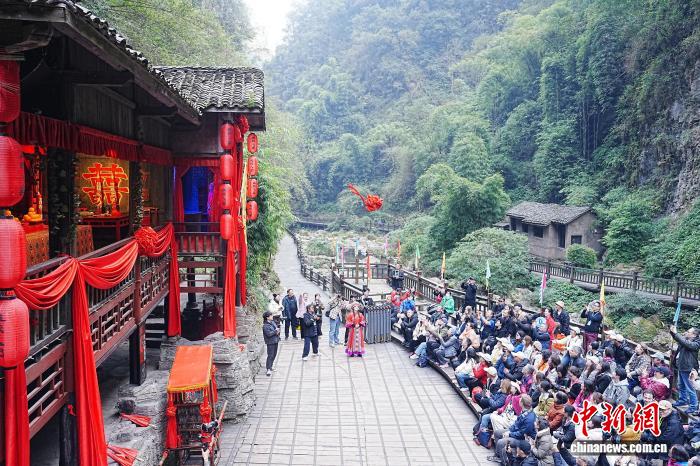 160余位境外旅行商共谋长江三峡入境旅游合作