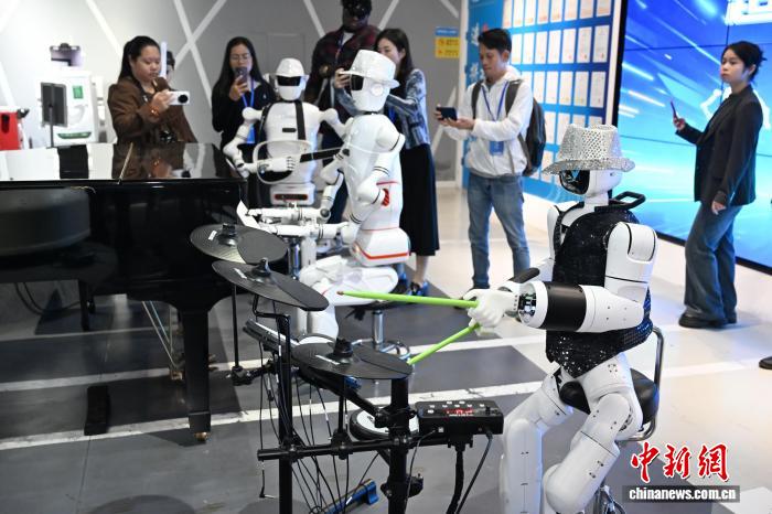 长沙力促AI与制造业“双向赋能” 加快推进新型工业化