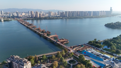 井冈山大桥重建工程桩基施工完成过半 井冈山大桥重建工程桩基施工完成过半