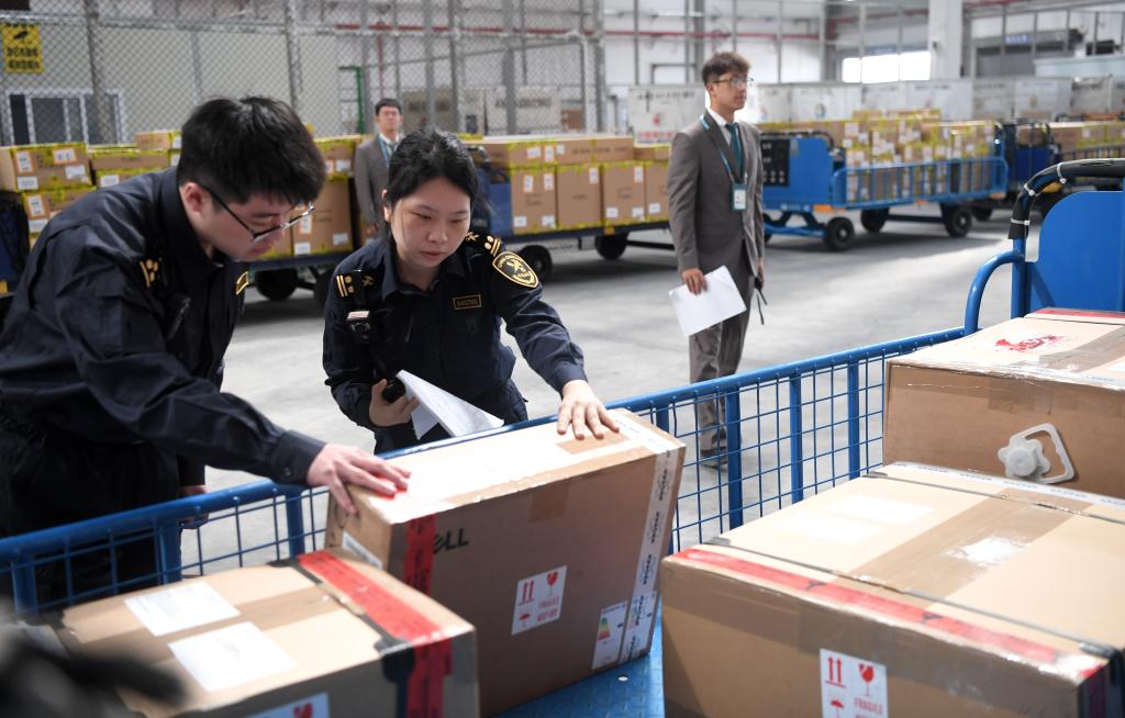 现场直击:海南自贸港封关第一天