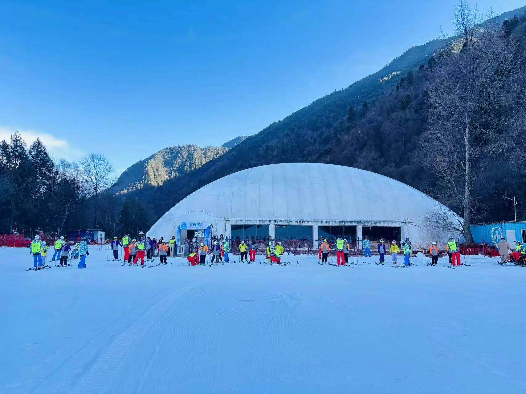 成都两小时直达！这个冬天去阿坝理县解锁冰雪运动的乐趣 |“川”越冰雪遇见你