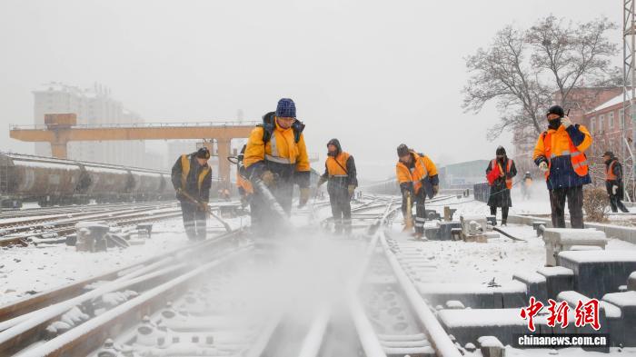 沈铁:积极应战降雪天气