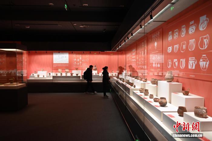 兰州：“从黄河到天山——史前彩陶的西渐之路”大展吸引民众