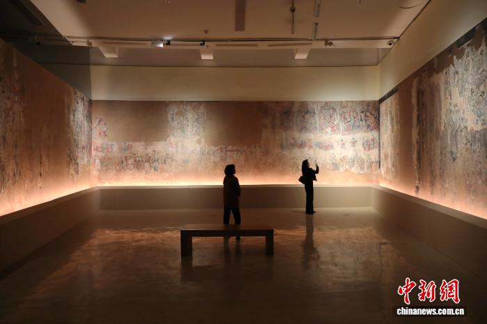 陕西西安：《寿峰寺壁画》微展览吸引市民参观