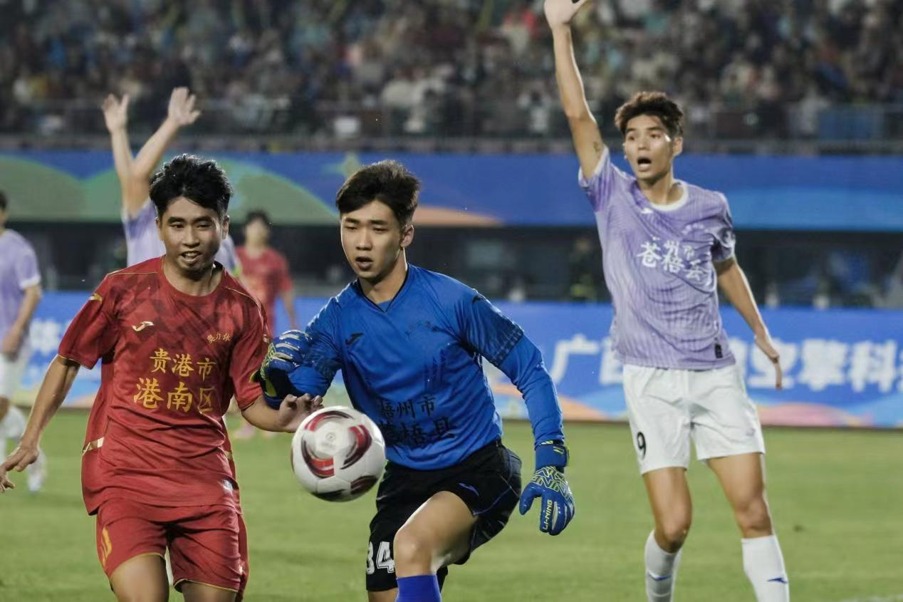 广西“县超”在贵港揭开战幕 广西“县超”在贵港揭开战幕