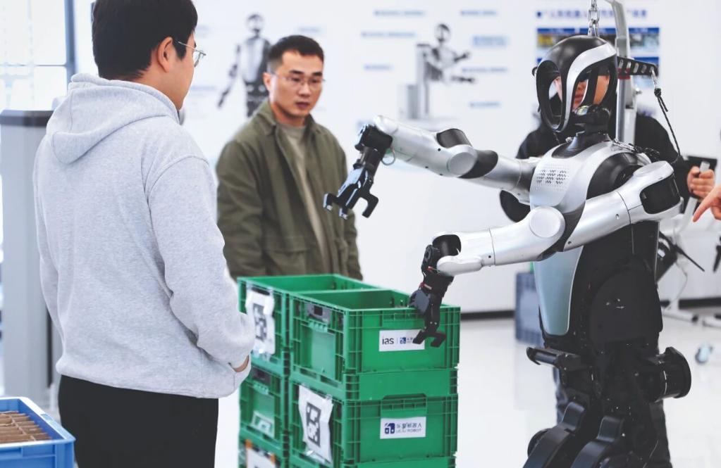 具身智能,从“进场”到“进厂”的一年