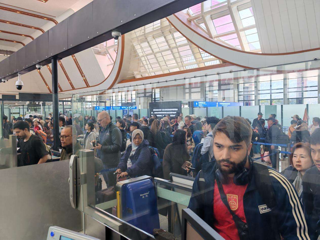 中老铁路2025年免签入境外国籍旅客暴增48%