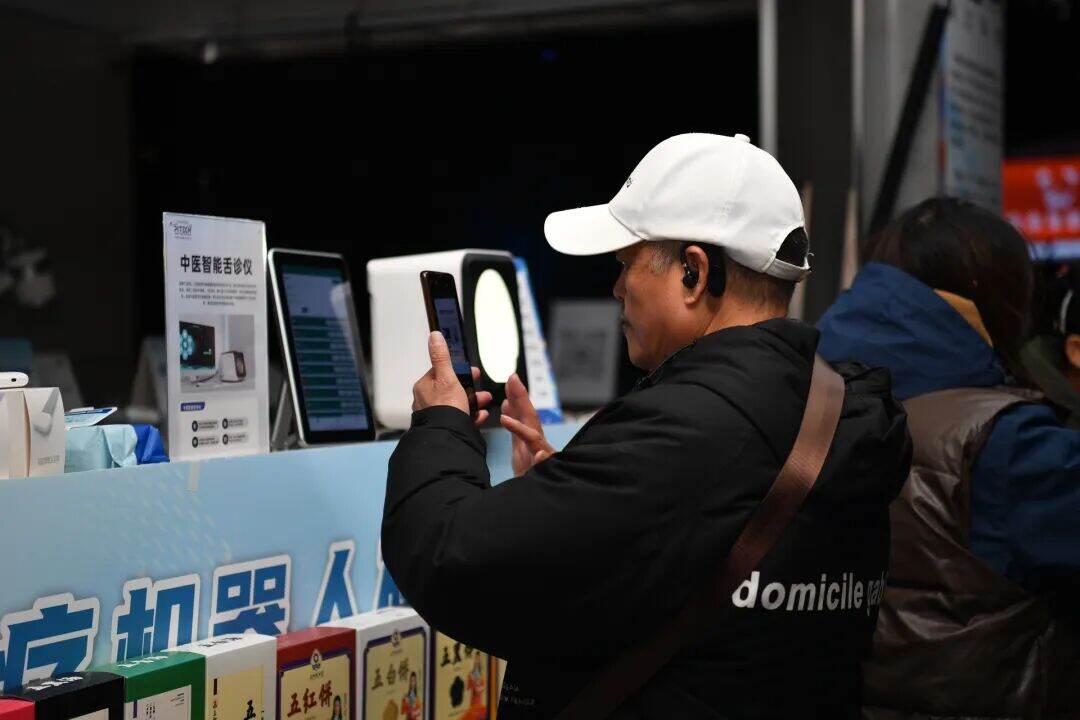 “成都 为你点亮”!12万余人在交子大道跨年 图片