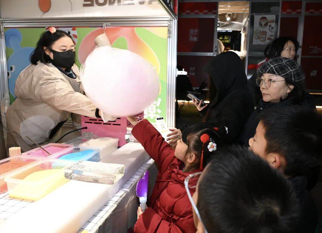 “成都 为你点亮”!12万余人在交子大道跨年 图片