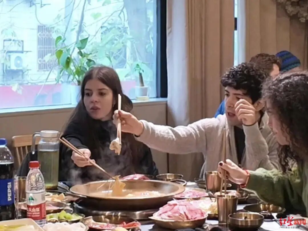 “一定会再来!”新年第一波外国游客被成都“圈粉”