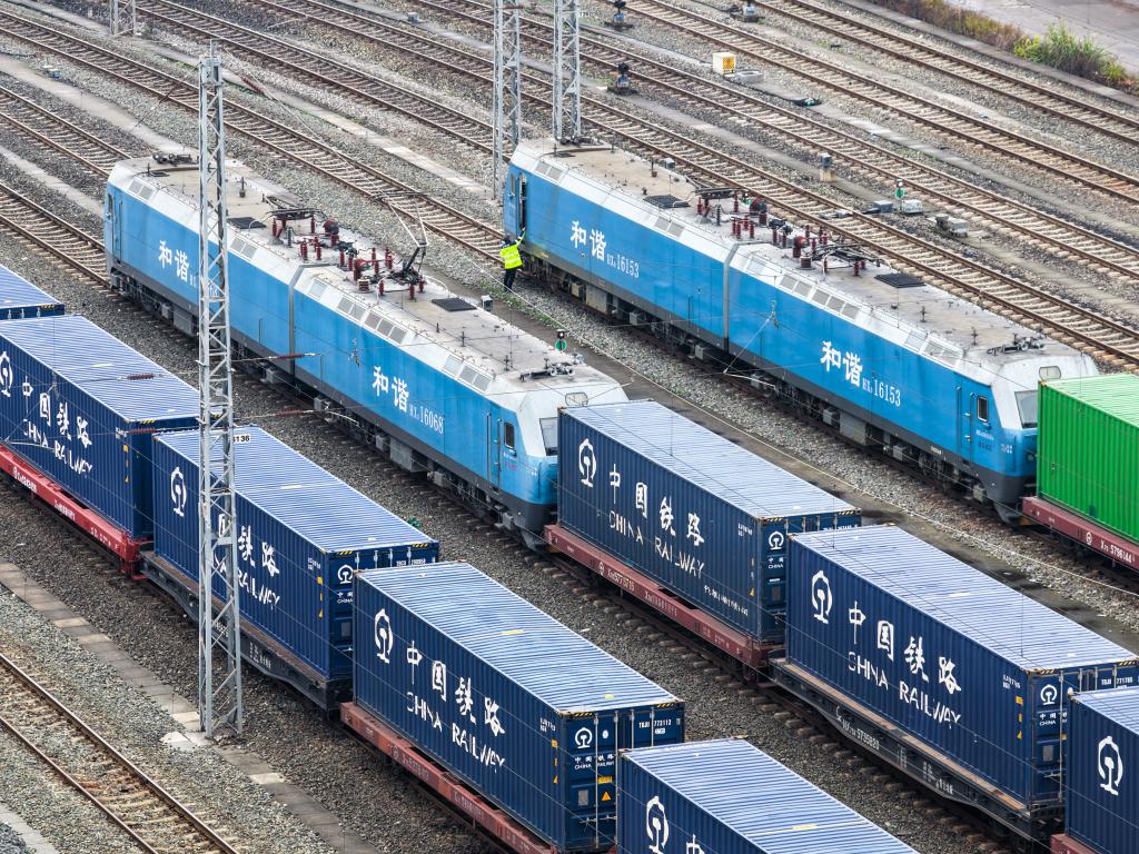 西南地区新年首趟中欧班列在渝发车