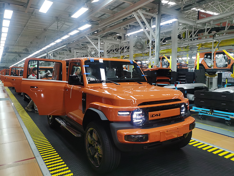 繁忙的iCAR V23产线。弋江区委宣传部供图