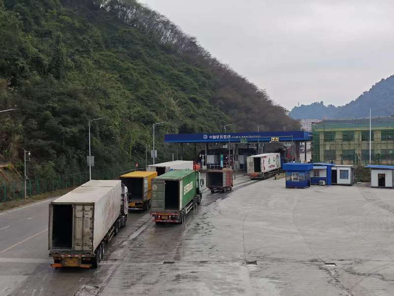 广西友谊关:外籍司乘人员及车辆可享边检快捷通关 广西友谊关:外籍司乘人员及车辆可享边检快捷通关