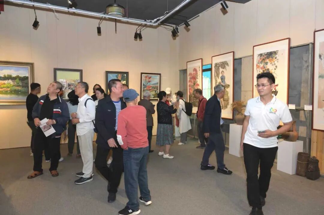 留存于自贸港上空的艺术回响