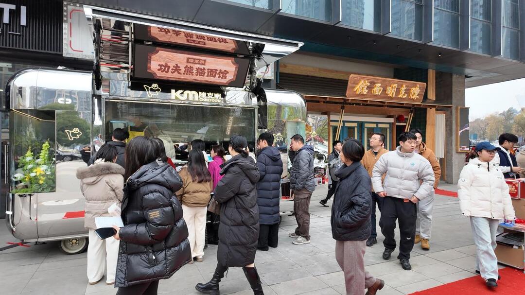 “陈克明面馆”全国首店于长沙盛大开业,以非遗手延面重塑东方面馆美学 “陈克明面馆”全国首店于长沙盛大开业,以非遗手延面重塑东方面馆美学