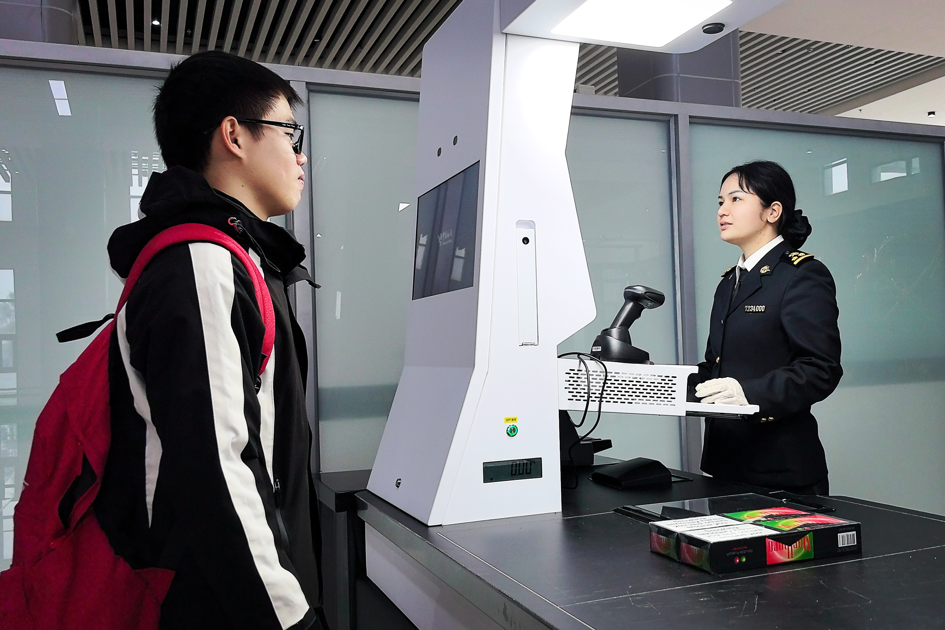 广西东兴口岸开启“三管贯通”智慧海关监管模式 广西东兴口岸开启“三管贯通”智慧海关监管模式