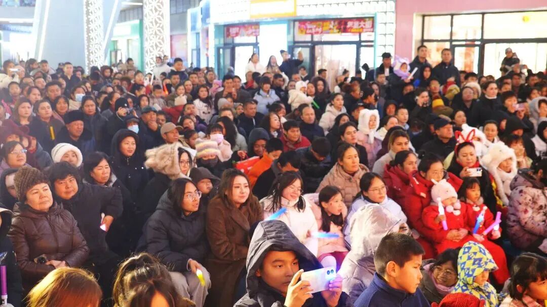 让当地群众现代文明生活如“玫瑰”绽放 丽水助力新和打造“丽商广场”