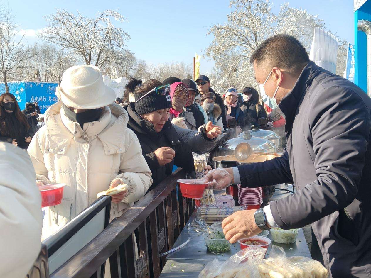 �������ң��ƺӰ��߱�ѩ���껪����