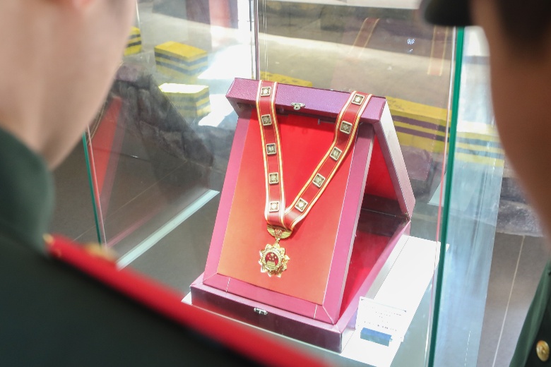 重庆武警官兵组织新兵赴巫山下庄村开展“开年第一课”活动