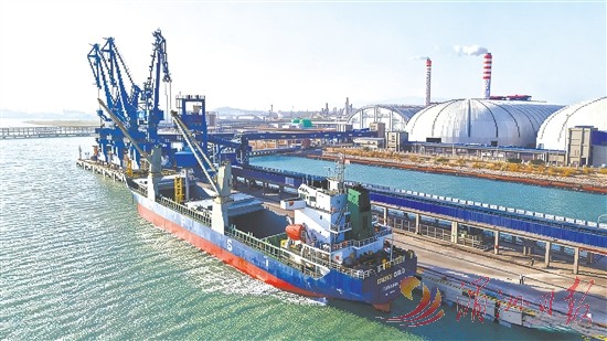石门澳作业区迎首艘外轮 开启国际化通航运营