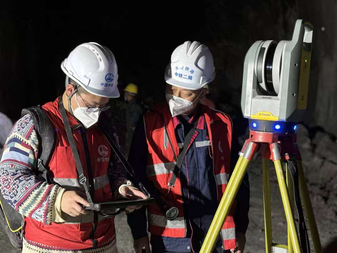 智能建造显身手，天陇铁路柳林隧道贯通