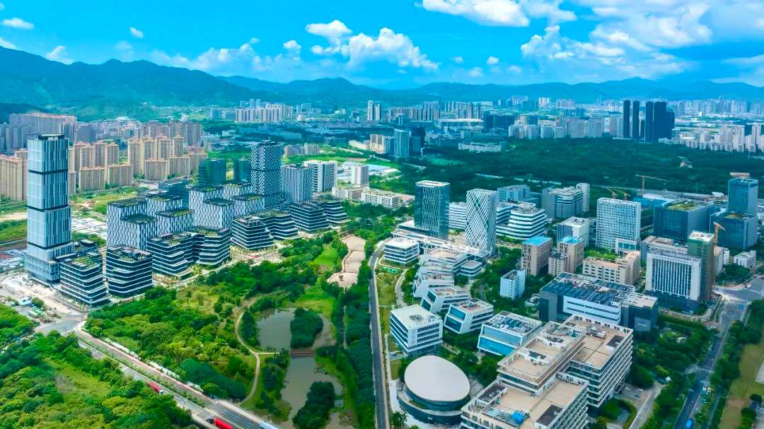 深看湾区 | 坪山打造“处处皆AI”场景森林，推动制造业与服务业融合