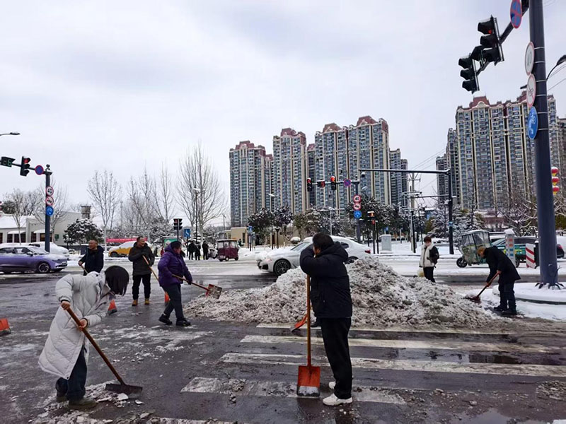1月20日凌晨全城除雪。濉溪县委宣传部供图