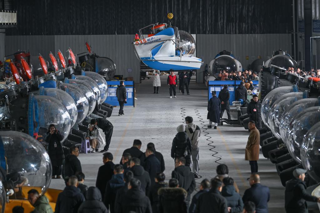 重庆造载人观光潜水器进行交付前测试 重庆造载人观光潜水器进行交付前测试