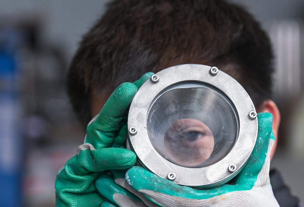 重庆造载人观光潜水器进行交付前测试 重庆造载人观光潜水器进行交付前测试