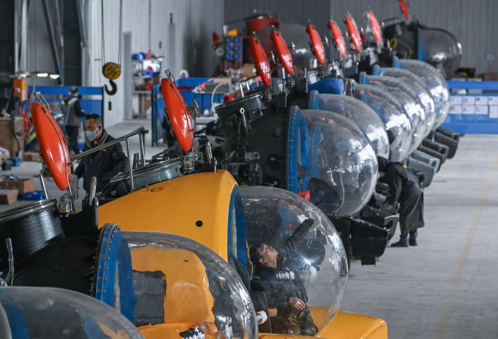 重庆造载人观光潜水器进行交付前测试 重庆造载人观光潜水器进行交付前测试