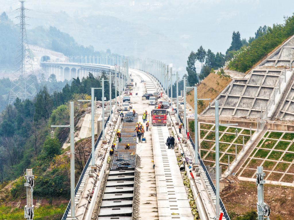 渝万高铁建设有序推进 渝万高铁建设有序推进