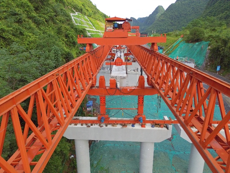 广西桂钟高速福利互通特大桥左幅贯通