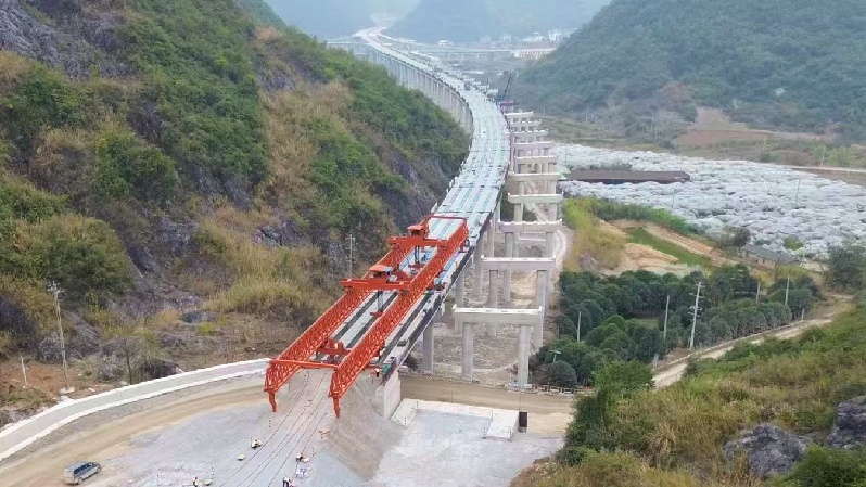 广西桂钟高速福利互通特大桥左幅贯通