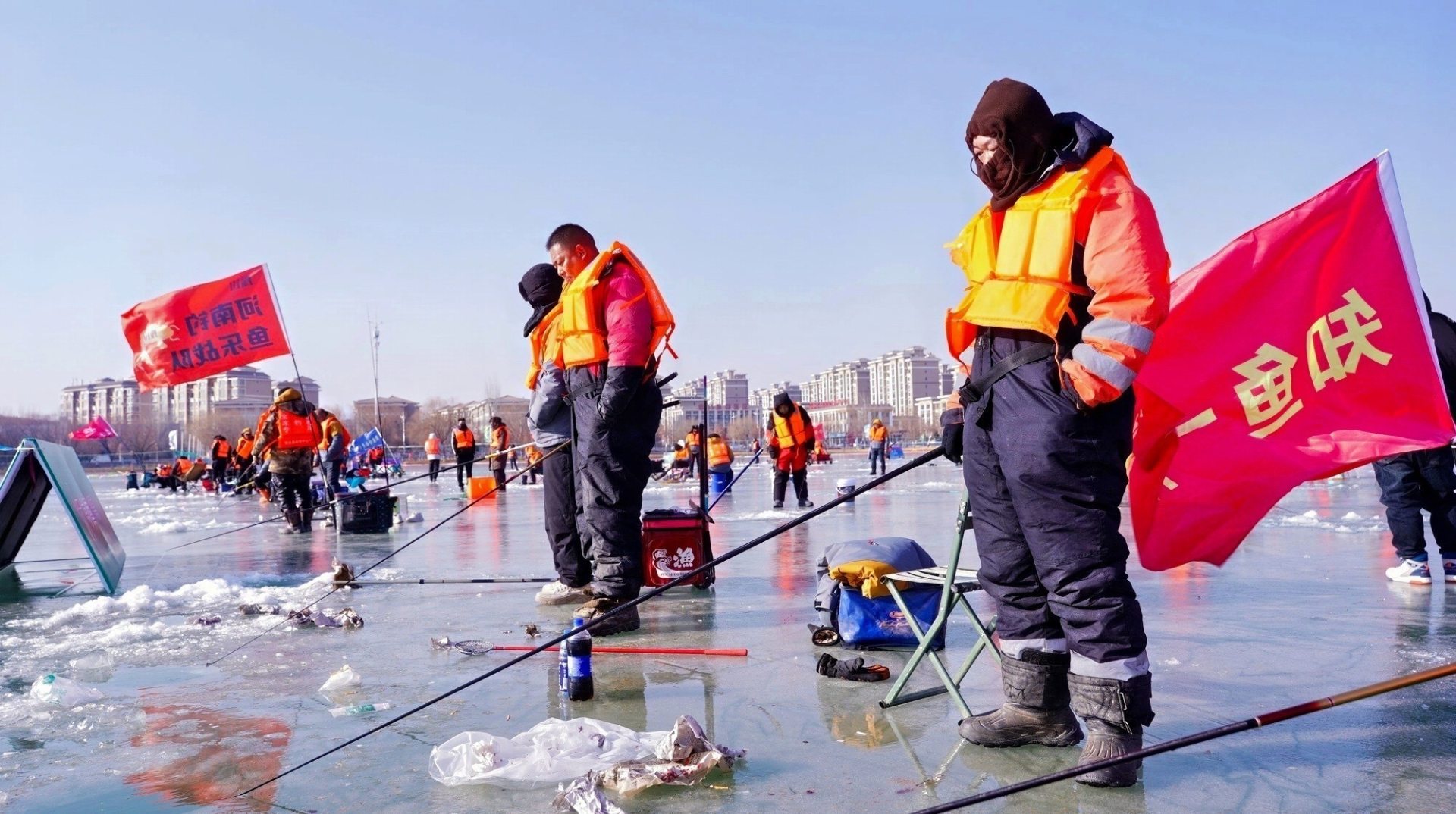 宁夏贺兰:冰钓竞技燃动寒冬 宁夏贺兰:冰钓竞技燃动寒冬