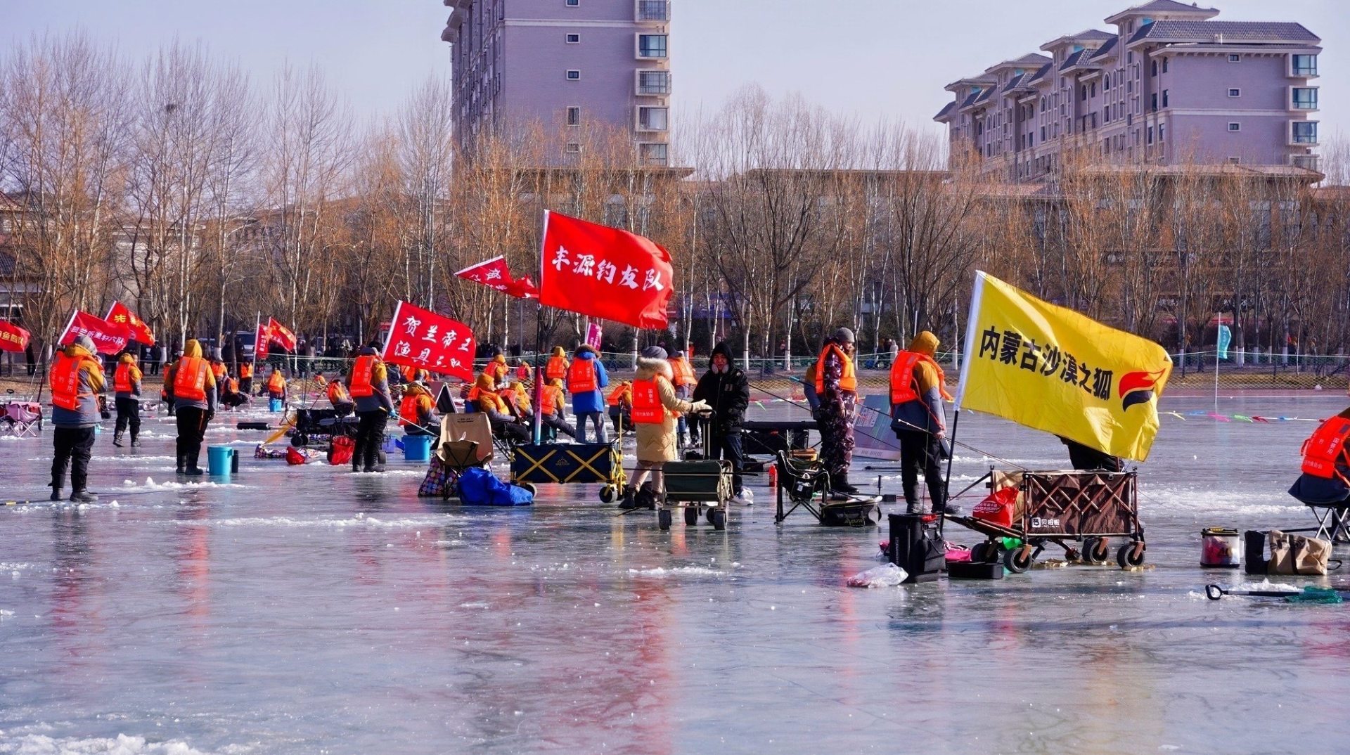 宁夏贺兰:冰钓竞技燃动寒冬 宁夏贺兰:冰钓竞技燃动寒冬